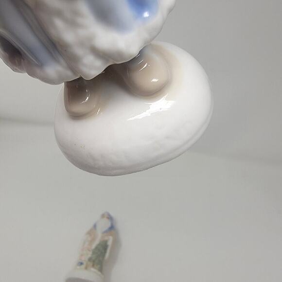 Vintage Santa Porcelain Figurine Around The World Series Set of 2 - Picture 11 of 14